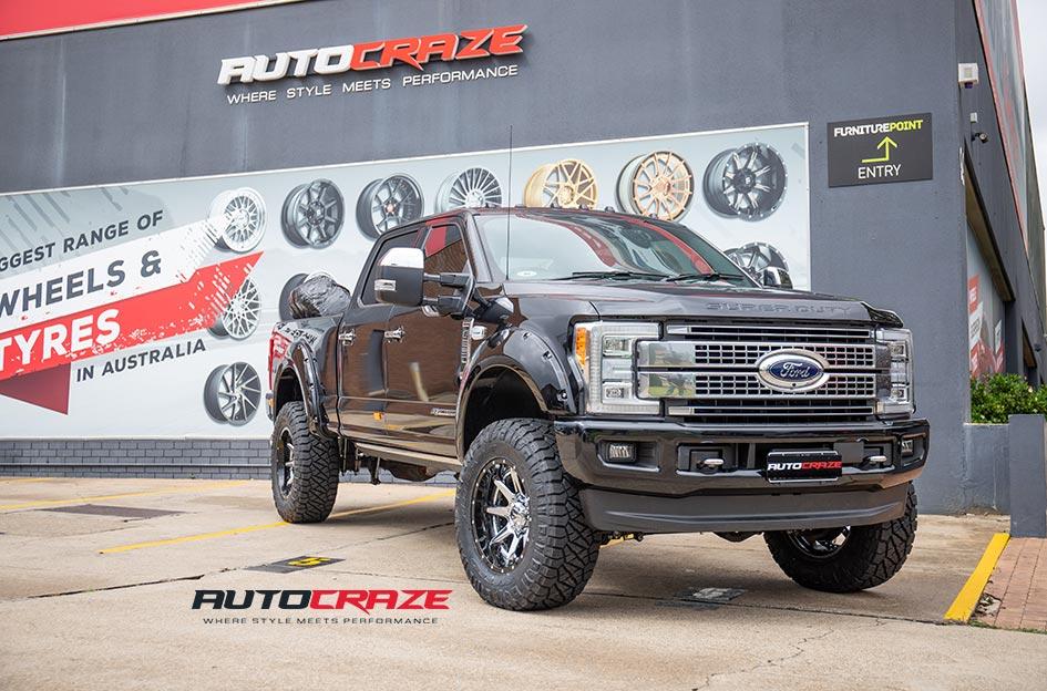 FORD F250 RAMPAGE CHROME CENTER AND GLOSS BLACK OUTER